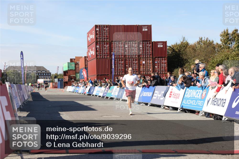 03.10.2025 - Köhlbrandbrückenlauf Lena Gebhardt http://msf.ph/oto/9039296 03.10.2025 12:55:11 Ziel 5765, 6130, 6410 meine-sportfotos.de