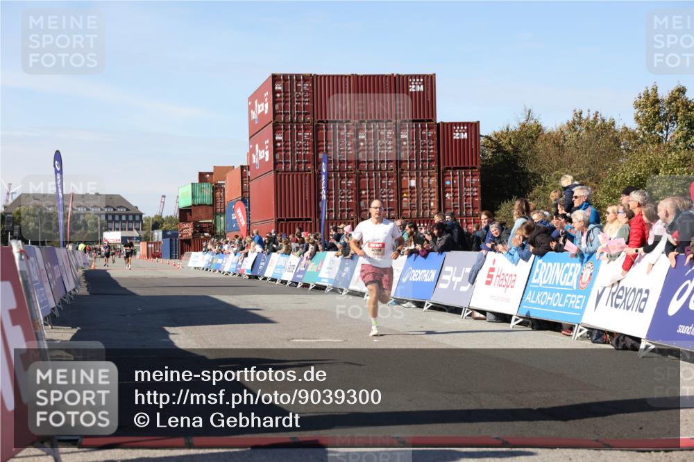 03.10.2025 - Köhlbrandbrückenlauf Lena Gebhardt http://msf.ph/oto/9039300 03.10.2025 12:55:11 Ziel 5765, 6130, 6410 meine-sportfotos.de