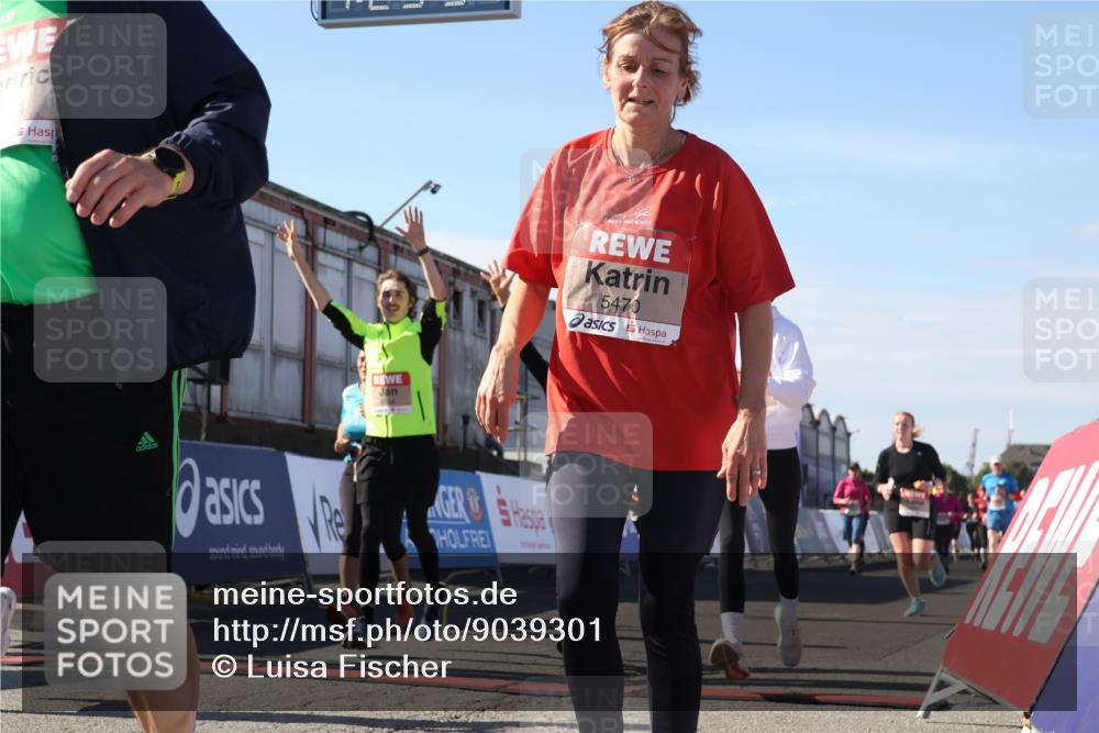 03.10.2025 - Köhlbrandbrückenlauf Luisa Fischer http://msf.ph/oto/9039301 03.10.2025 13:29:32 Ziel 5340, 5366, 5470, 5482, 5514, 5601, 6156, 6334, 6335, 6336, 6351, 6387, 6439, 6539, 6543, 6554, 6555 meine-sportfotos.de