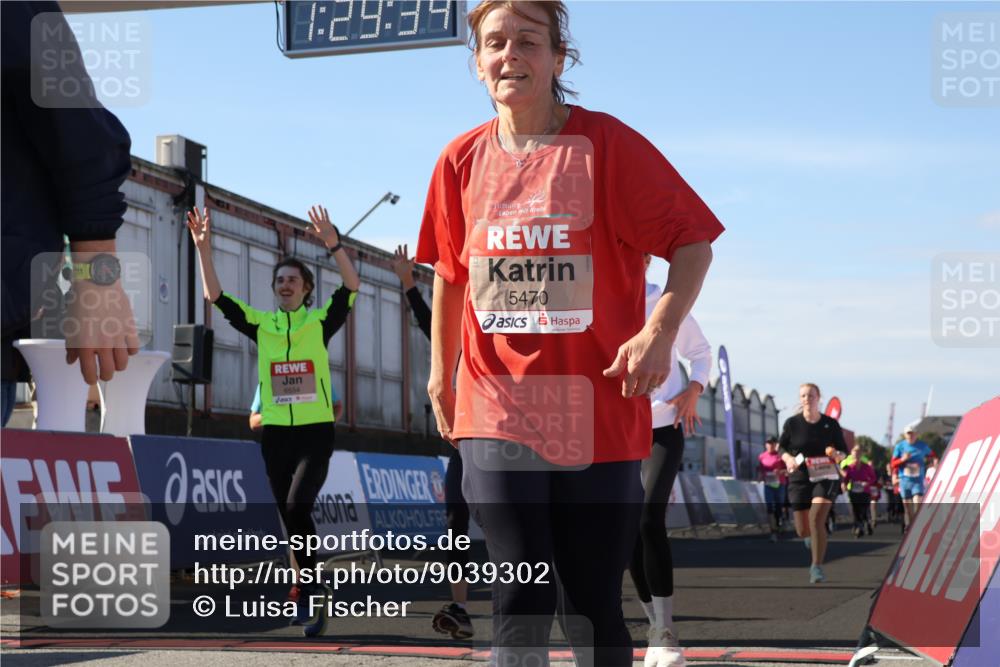 03.10.2025 - Köhlbrandbrückenlauf Luisa Fischer http://msf.ph/oto/9039302 03.10.2025 13:29:33 Ziel 5340, 5366, 5470, 5482, 5514, 5601, 6093, 6156, 6215, 6334, 6335, 6336, 6351, 6387, 6439, 6539, 6543, 6554, 6555 meine-sportfotos.de