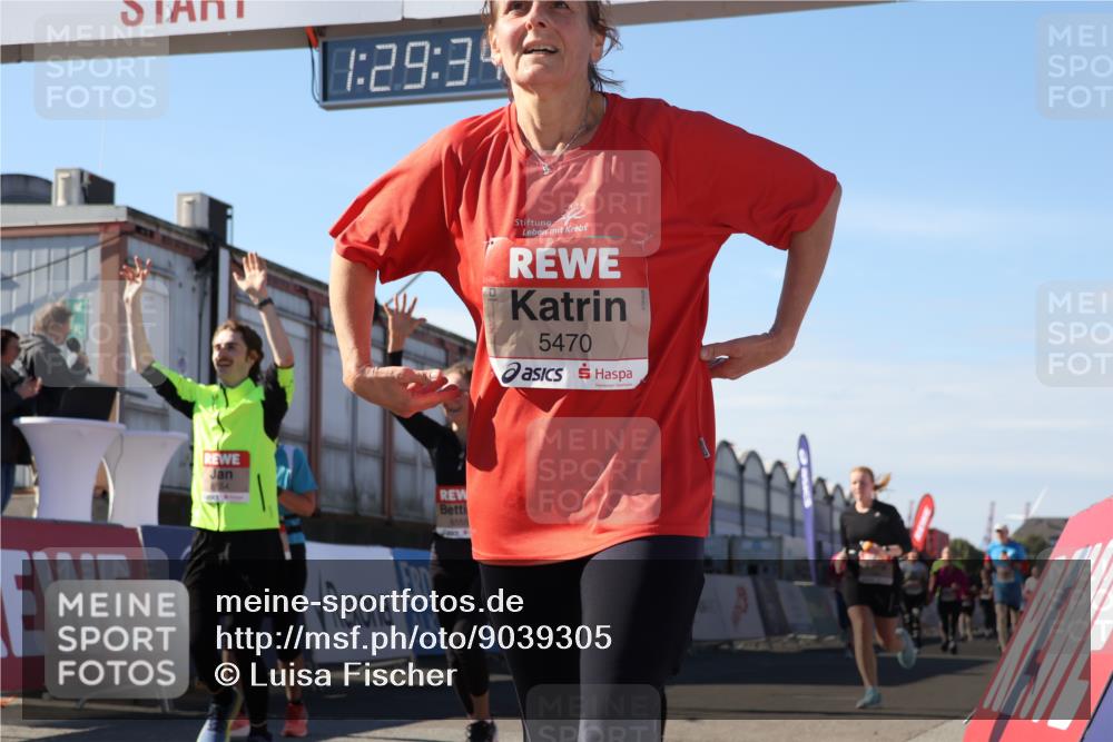 03.10.2025 - Köhlbrandbrückenlauf Luisa Fischer http://msf.ph/oto/9039305 03.10.2025 13:29:33 Ziel 5340, 5366, 5470, 5482, 5514, 5601, 6093, 6156, 6215, 6334, 6335, 6336, 6351, 6387, 6439, 6539, 6543, 6554, 6555 meine-sportfotos.de