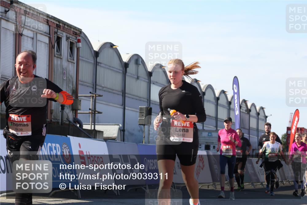 03.10.2025 - Köhlbrandbrückenlauf Luisa Fischer http://msf.ph/oto/9039311 03.10.2025 13:29:34 Ziel 5340, 5470, 5482, 5514, 5601, 6093, 6156, 6215, 6334, 6335, 6336, 6351, 6387, 6439, 6539, 6543, 6554, 6555 meine-sportfotos.de