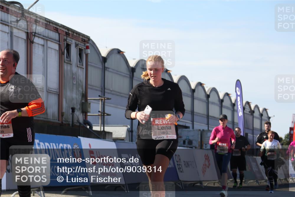 03.10.2025 - Köhlbrandbrückenlauf Luisa Fischer http://msf.ph/oto/9039314 03.10.2025 13:29:35 Ziel 5340, 5470, 5482, 5514, 5601, 6093, 6156, 6215, 6334, 6335, 6336, 6351, 6387, 6439, 6539, 6543, 6554, 6555 meine-sportfotos.de