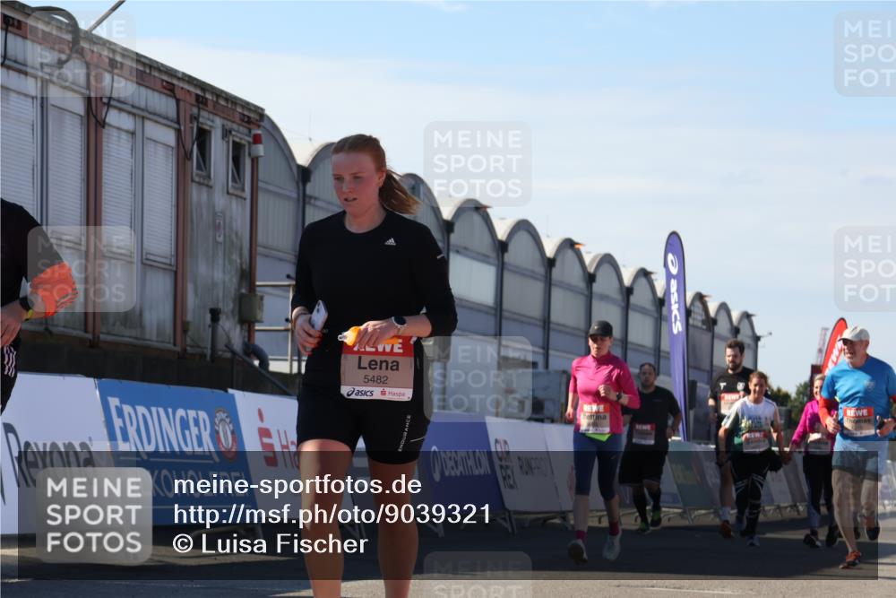 03.10.2025 - Köhlbrandbrückenlauf Luisa Fischer http://msf.ph/oto/9039321 03.10.2025 13:29:35 Ziel 5340, 5470, 5482, 5514, 5601, 6093, 6156, 6215, 6334, 6335, 6336, 6351, 6387, 6439, 6539, 6543, 6554, 6555 meine-sportfotos.de