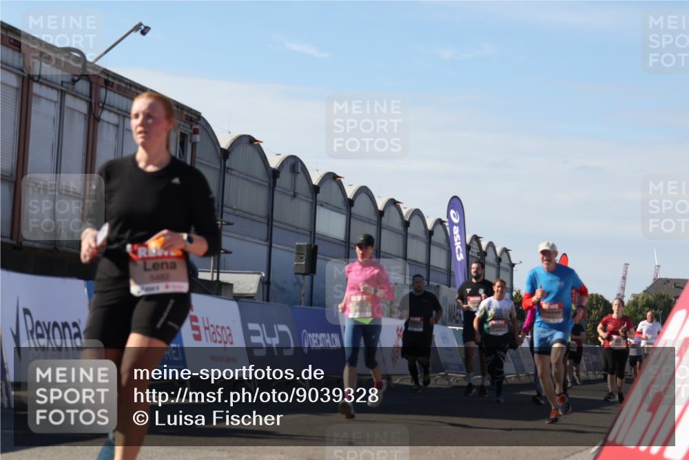 03.10.2025 - Köhlbrandbrückenlauf Luisa Fischer http://msf.ph/oto/9039328 03.10.2025 13:29:36 Ziel 5470, 5482, 5601, 6093, 6156, 6215, 6334, 6335, 6336, 6351, 6387, 6439, 6539, 6543, 6554, 6555 meine-sportfotos.de