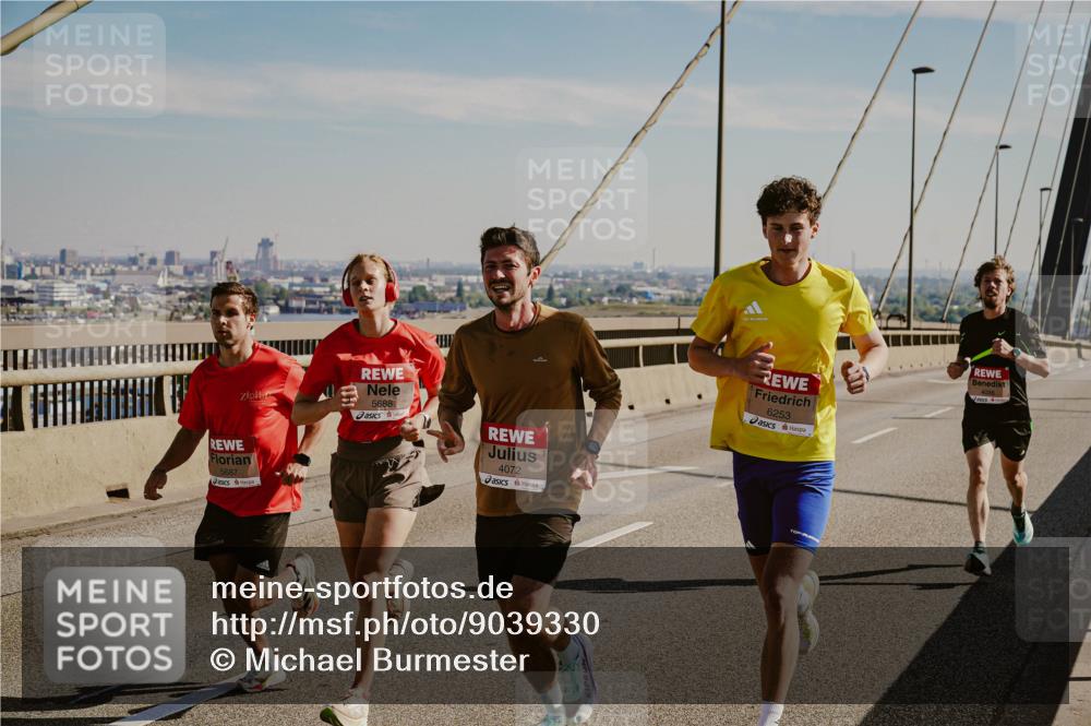 03.10.2025 - Köhlbrandbrückenlauf Michael Burmester http://msf.ph/oto/9039330 03.10.2025 12:18:23 Position 1 5687, 5688, 4072, 6253, 4035 meine-sportfotos.de