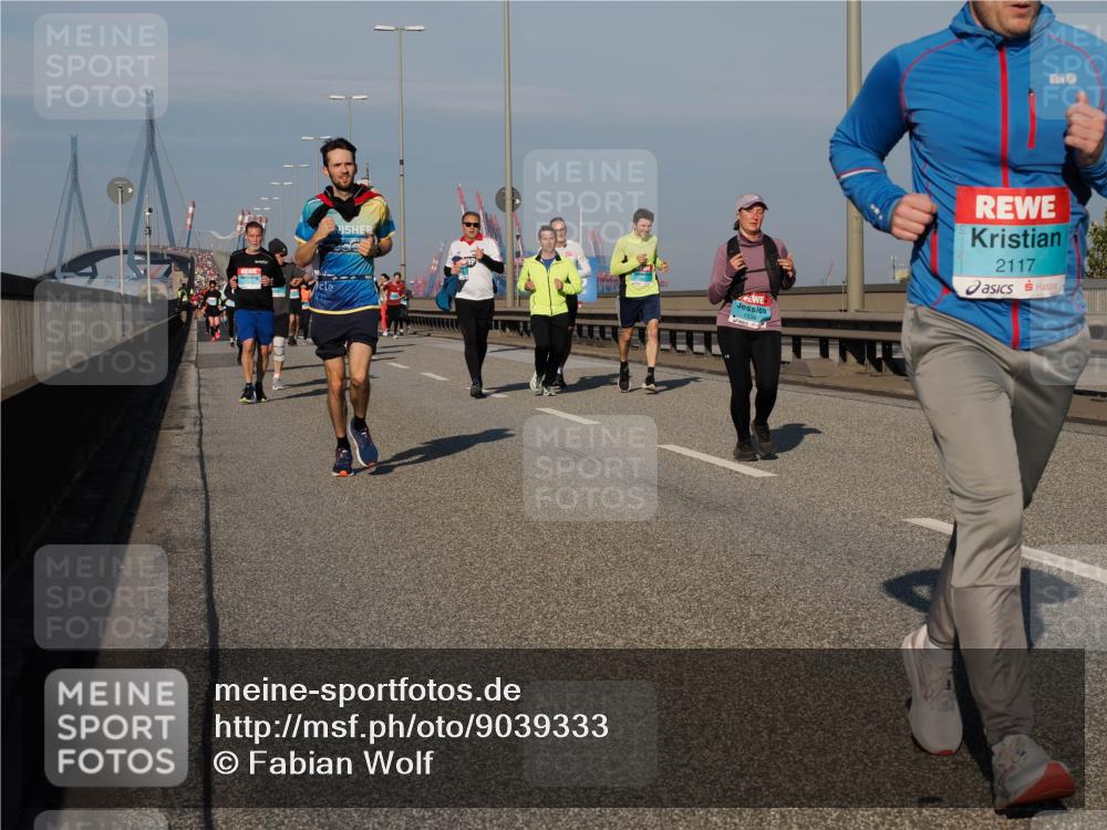 03.10.2025 - Köhlbrandbrückenlauf Fabian Wolf http://msf.ph/oto/9039333 03.10.2025 09:53:35 Position 3 1536, 2117 meine-sportfotos.de