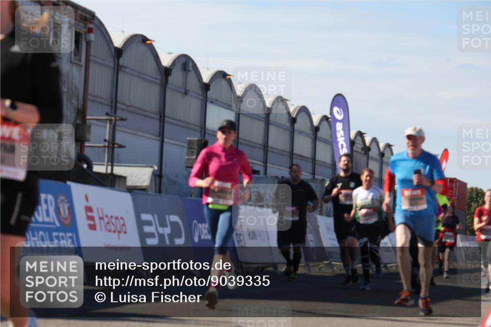 03.10.2025 - Köhlbrandbrückenlauf Luisa Fischer http://msf.ph/oto/9039335 03.10.2025 13:29:36 Ziel 5470, 5482, 5601, 6093, 6156, 6215, 6334, 6335, 6336, 6351, 6387, 6439, 6539, 6543, 6554, 6555 meine-sportfotos.de