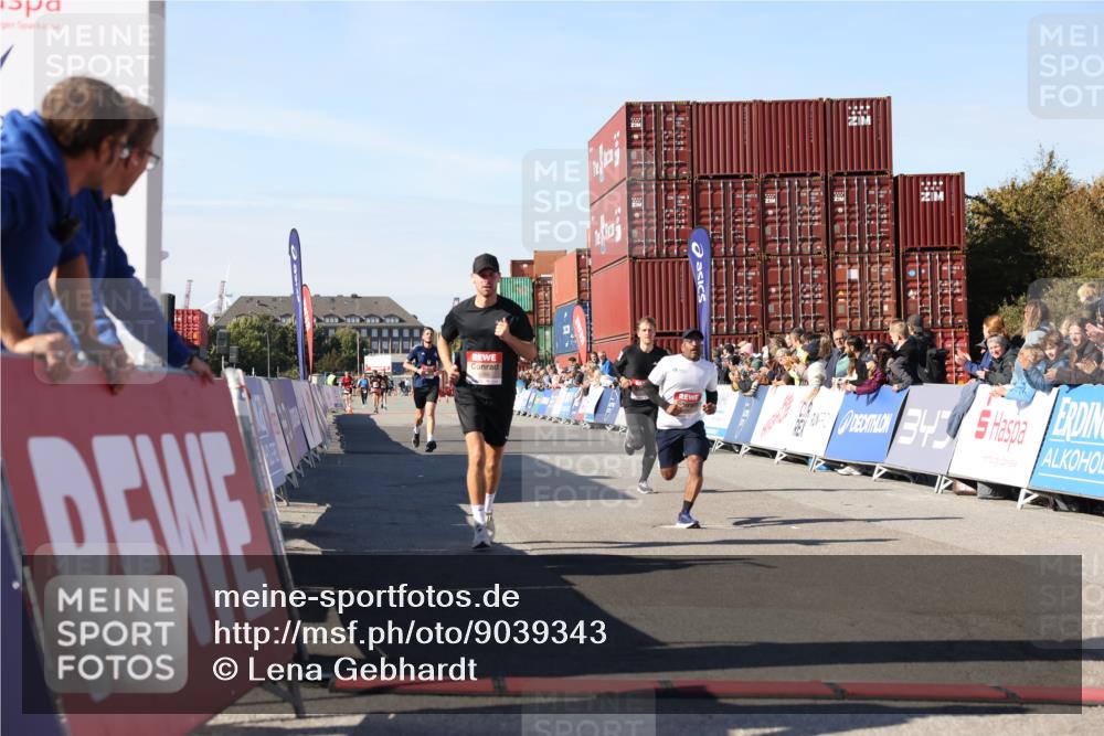 03.10.2025 - Köhlbrandbrückenlauf Lena Gebhardt http://msf.ph/oto/9039343 03.10.2025 12:55:29 Ziel 4089, 4104, 4233, 6091 meine-sportfotos.de