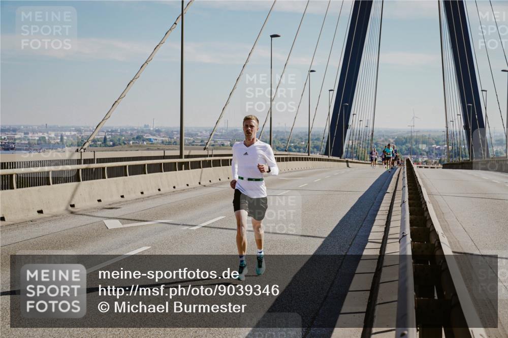 03.10.2025 - Köhlbrandbrückenlauf Michael Burmester http://msf.ph/oto/9039346 03.10.2025 12:18:30 Position 1  meine-sportfotos.de
