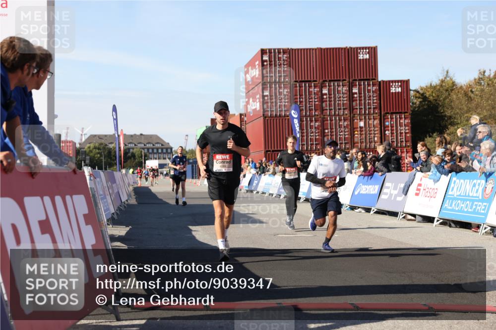03.10.2025 - Köhlbrandbrückenlauf Lena Gebhardt http://msf.ph/oto/9039347 03.10.2025 12:55:30 Ziel 4089, 4104, 4233, 6091 meine-sportfotos.de