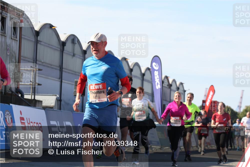 03.10.2025 - Köhlbrandbrückenlauf Luisa Fischer http://msf.ph/oto/9039348 03.10.2025 13:29:37 Ziel 4629, 4660, 4720, 4733, 5470, 5482, 5601, 6093, 6156, 6215, 6334, 6335, 6336, 6351, 6387, 6439, 6539, 6543, 6554, 6555 meine-sportfotos.de