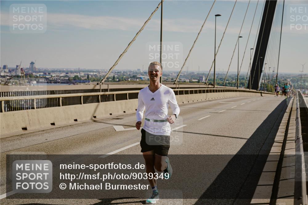 03.10.2025 - Köhlbrandbrückenlauf Michael Burmester http://msf.ph/oto/9039349 03.10.2025 12:18:31 Position 1  meine-sportfotos.de