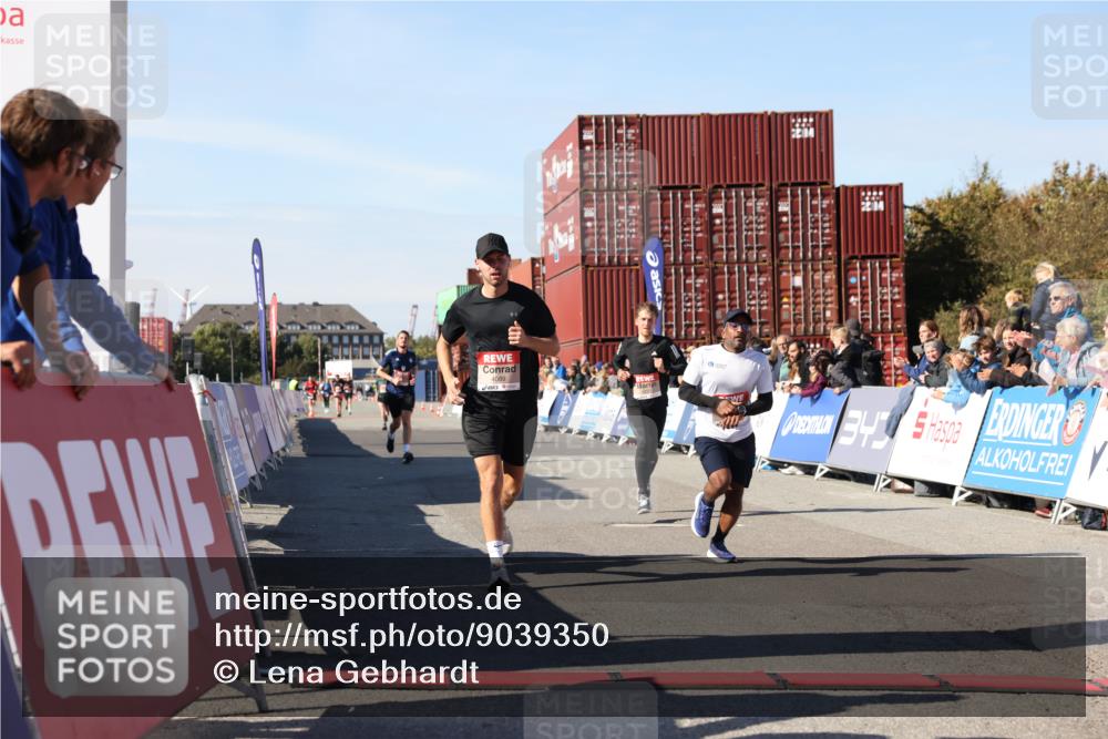 03.10.2025 - Köhlbrandbrückenlauf Lena Gebhardt http://msf.ph/oto/9039350 03.10.2025 12:55:30 Ziel 4089, 4104, 4233, 6091 meine-sportfotos.de