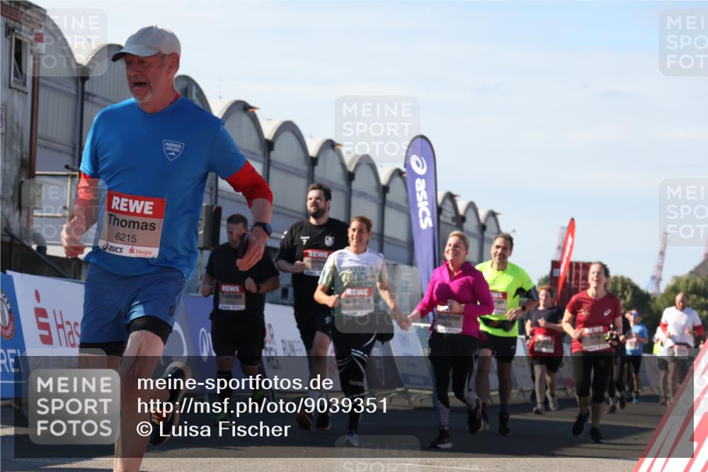 03.10.2025 - Köhlbrandbrückenlauf Luisa Fischer http://msf.ph/oto/9039351 03.10.2025 13:29:38 Ziel 4629, 4660, 4720, 4733, 5119, 5120, 5470, 5482, 5601, 6093, 6156, 6215, 6334, 6335, 6336, 6351, 6387, 6439, 6539, 6543, 6554, 6555 meine-sportfotos.de