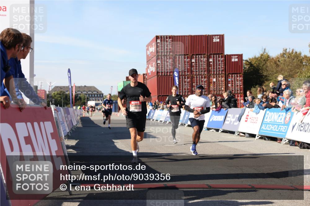 03.10.2025 - Köhlbrandbrückenlauf Lena Gebhardt http://msf.ph/oto/9039356 03.10.2025 12:55:30 Ziel 4089, 4104, 4233, 6091 meine-sportfotos.de