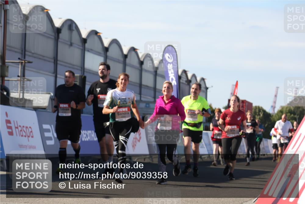 03.10.2025 - Köhlbrandbrückenlauf Luisa Fischer http://msf.ph/oto/9039358 03.10.2025 13:29:38 Ziel 4629, 4660, 4720, 4733, 5119, 5120, 5470, 5482, 5601, 6093, 6156, 6215, 6334, 6335, 6336, 6351, 6387, 6439, 6539, 6543, 6554, 6555 meine-sportfotos.de