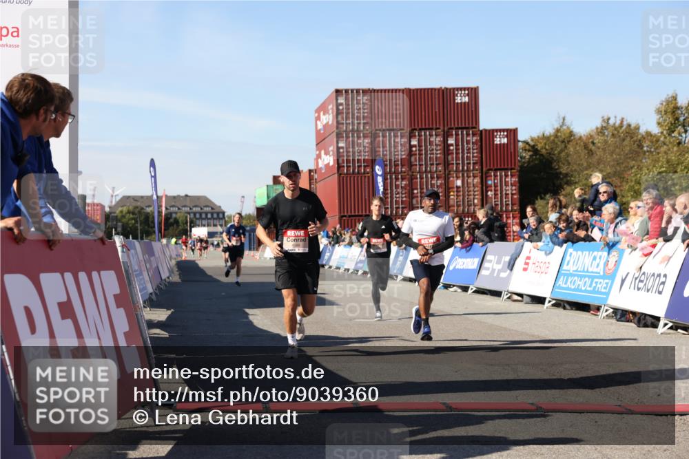03.10.2025 - Köhlbrandbrückenlauf Lena Gebhardt http://msf.ph/oto/9039360 03.10.2025 12:55:30 Ziel 4089, 4104, 4233, 6091 meine-sportfotos.de