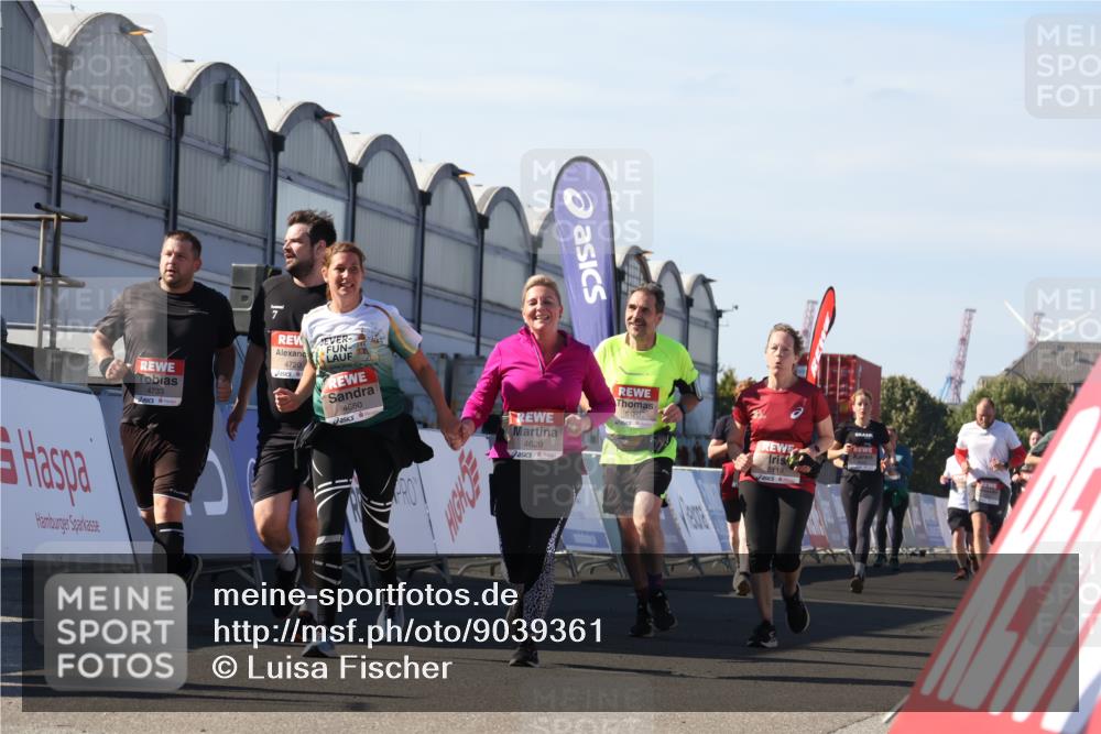 03.10.2025 - Köhlbrandbrückenlauf Luisa Fischer http://msf.ph/oto/9039361 03.10.2025 13:29:39 Ziel 4629, 4660, 4720, 4733, 5119, 5120, 5470, 5482, 5601, 6093, 6156, 6215, 6334, 6335, 6336, 6351, 6387, 6439, 6539, 6543, 6554, 6555 meine-sportfotos.de