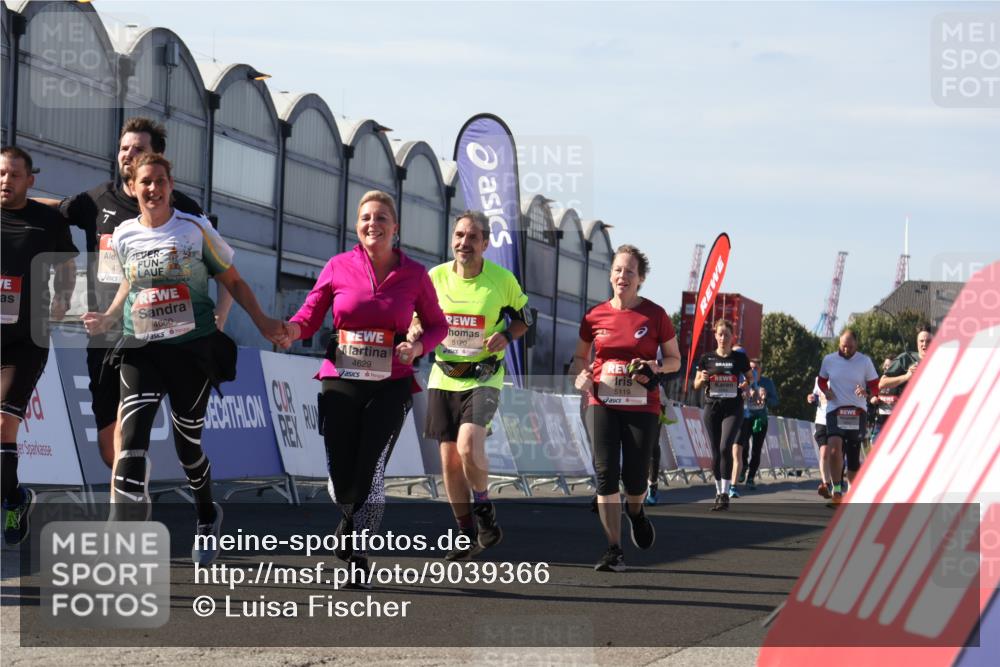 03.10.2025 - Köhlbrandbrückenlauf Luisa Fischer http://msf.ph/oto/9039366 03.10.2025 13:29:39 Ziel 4629, 4660, 4720, 4733, 5119, 5120, 5470, 5482, 5601, 6093, 6156, 6215, 6334, 6335, 6336, 6351, 6387, 6439, 6539, 6543, 6554, 6555 meine-sportfotos.de