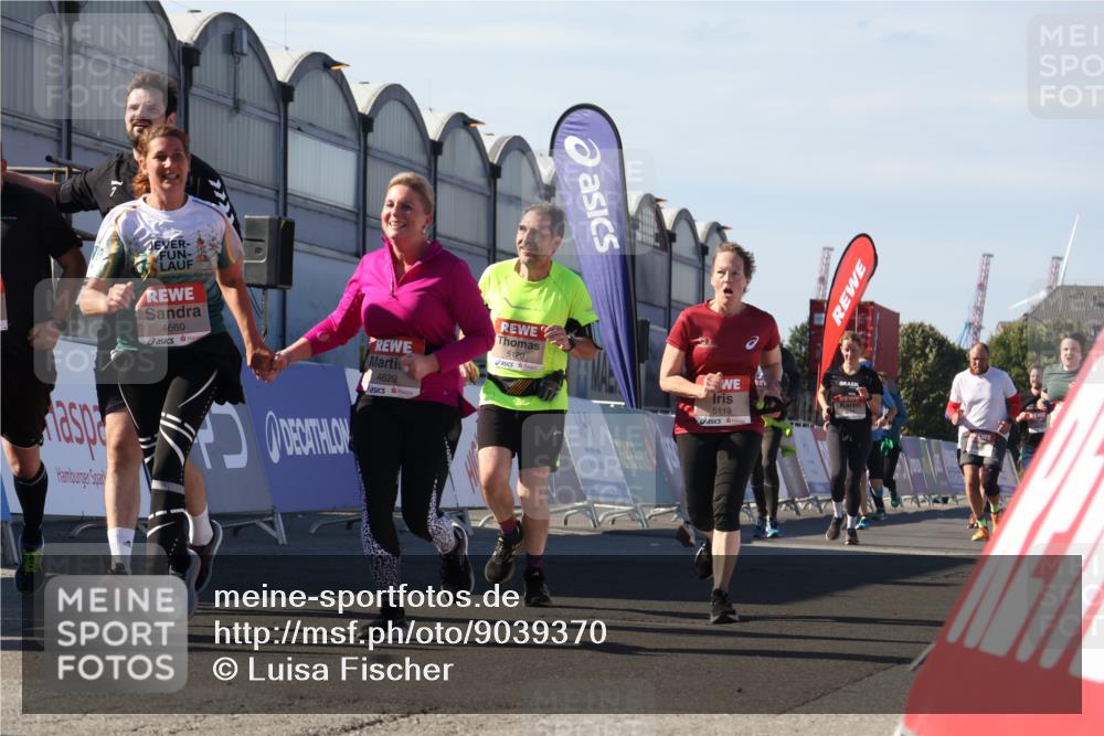 03.10.2025 - Köhlbrandbrückenlauf Luisa Fischer http://msf.ph/oto/9039370 03.10.2025 13:29:40 Ziel 4629, 4660, 4720, 4733, 5119, 5120, 5470, 5482, 6093, 6215, 6334, 6335, 6336, 6351, 6387, 6439, 6539, 6543, 6554, 6555 meine-sportfotos.de
