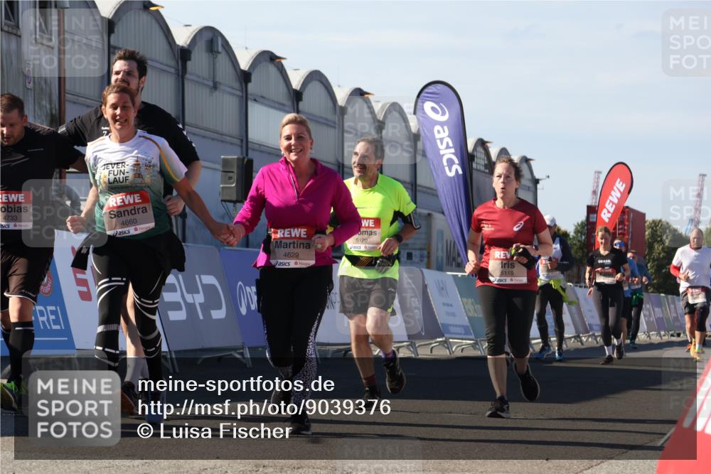 03.10.2025 - Köhlbrandbrückenlauf Luisa Fischer http://msf.ph/oto/9039376 03.10.2025 13:29:40 Ziel 4629, 4660, 4720, 4733, 5119, 5120, 5470, 5482, 6093, 6215, 6334, 6335, 6336, 6351, 6387, 6439, 6539, 6543, 6554, 6555 meine-sportfotos.de
