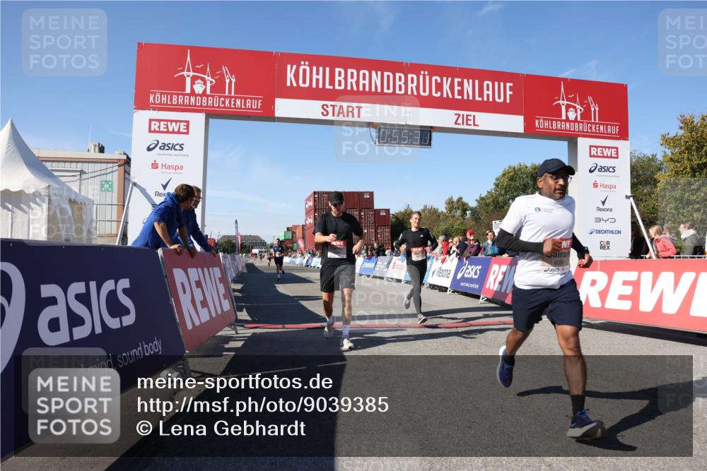 03.10.2025 - Köhlbrandbrückenlauf Lena Gebhardt http://msf.ph/oto/9039385 03.10.2025 12:55:31 Ziel 4089, 4104, 4233, 6091 meine-sportfotos.de