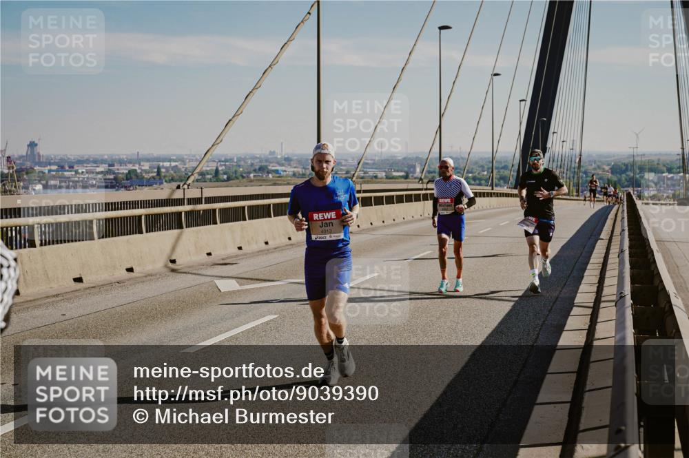 03.10.2025 - Köhlbrandbrückenlauf Michael Burmester http://msf.ph/oto/9039390 03.10.2025 12:18:52 Position 1 4013 meine-sportfotos.de