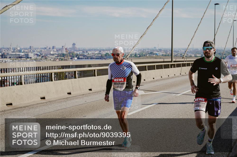 03.10.2025 - Köhlbrandbrückenlauf Michael Burmester http://msf.ph/oto/9039395 03.10.2025 12:18:54 Position 1 6552, 6458 meine-sportfotos.de