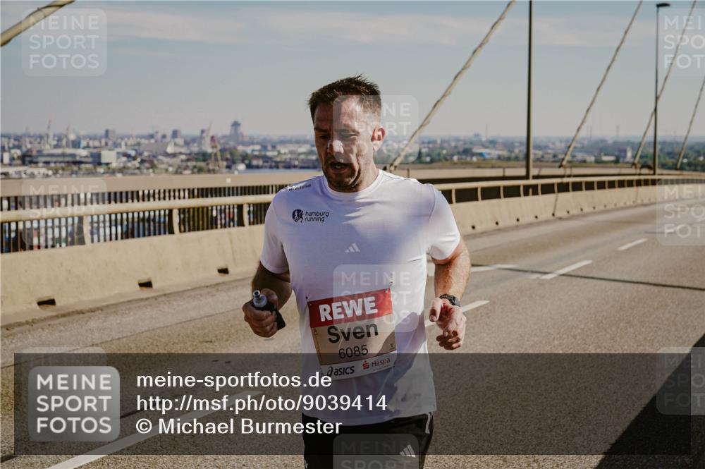 03.10.2025 - Köhlbrandbrückenlauf Michael Burmester http://msf.ph/oto/9039414 03.10.2025 12:18:57 Position 1 6085 meine-sportfotos.de