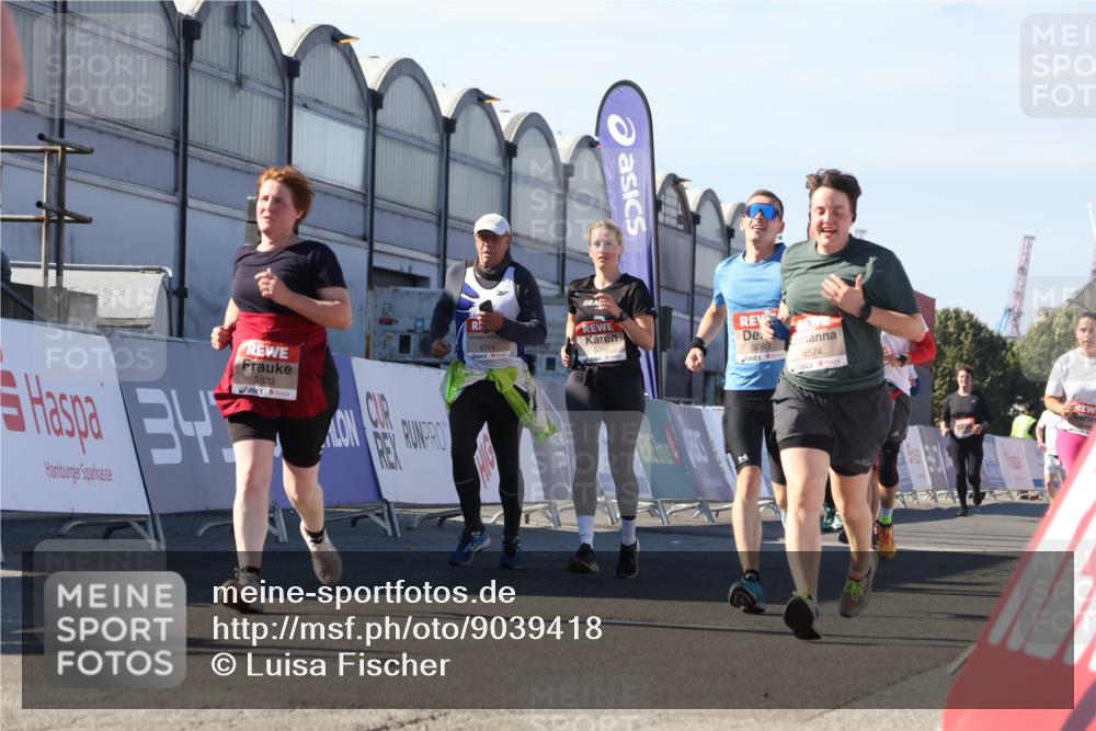 03.10.2025 - Köhlbrandbrückenlauf Luisa Fischer http://msf.ph/oto/9039418 03.10.2025 13:29:45 Ziel 4629, 4660, 4714, 4720, 4733, 5119, 5120, 5260, 5333, 5482, 5574, 6066, 6093, 6215, 6439 meine-sportfotos.de