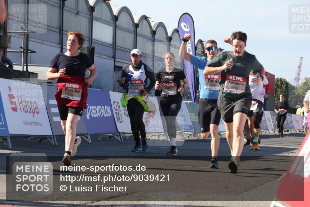03.10.2025 - Köhlbrandbrückenlauf Luisa Fischer http://msf.ph/oto/9039421 03.10.2025 13:29:45 Ziel 4629, 4660, 4714, 4720, 4733, 5119, 5120, 5260, 5333, 5482, 5574, 6066, 6093, 6215, 6439 meine-sportfotos.de