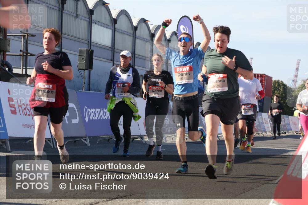 03.10.2025 - Köhlbrandbrückenlauf Luisa Fischer http://msf.ph/oto/9039424 03.10.2025 13:29:45 Ziel 4629, 4660, 4714, 4720, 4733, 5119, 5120, 5260, 5333, 5482, 5574, 6066, 6093, 6215, 6439 meine-sportfotos.de