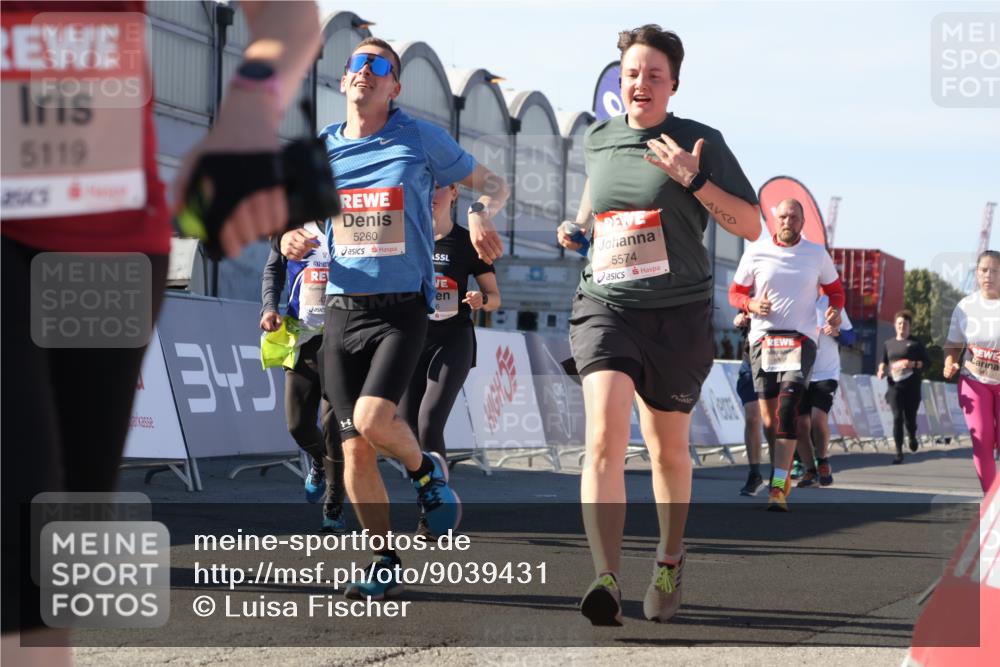 03.10.2025 - Köhlbrandbrückenlauf Luisa Fischer http://msf.ph/oto/9039431 03.10.2025 13:29:46 Ziel 4629, 4660, 4714, 4720, 4733, 5119, 5120, 5260, 5333, 5482, 5574, 5944, 6066, 6093, 6215, 6439 meine-sportfotos.de