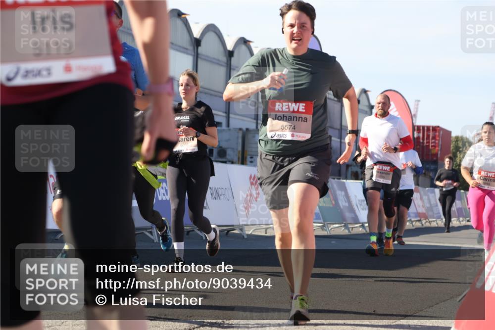 03.10.2025 - Köhlbrandbrückenlauf Luisa Fischer http://msf.ph/oto/9039434 03.10.2025 13:29:46 Ziel 4629, 4660, 4714, 4720, 4733, 5119, 5120, 5260, 5333, 5482, 5574, 5944, 6066, 6093, 6215, 6439 meine-sportfotos.de