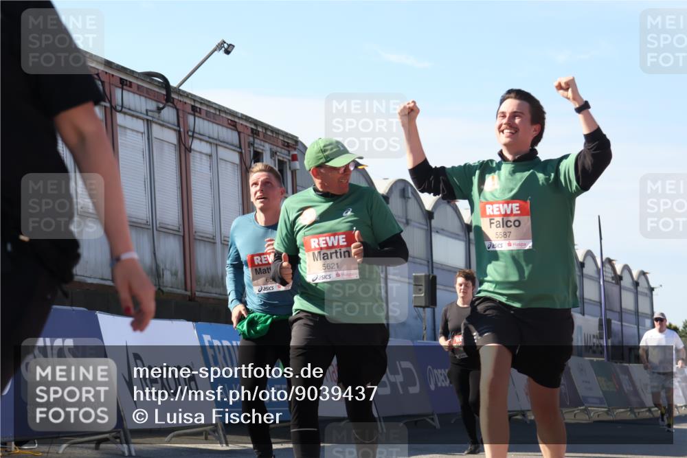 03.10.2025 - Köhlbrandbrückenlauf Luisa Fischer http://msf.ph/oto/9039437 03.10.2025 13:29:56 Ziel 4714, 4825, 5260, 5333, 5369, 5574, 5587, 5621, 5930, 5944, 6066, 6234, 6570, 6698 meine-sportfotos.de