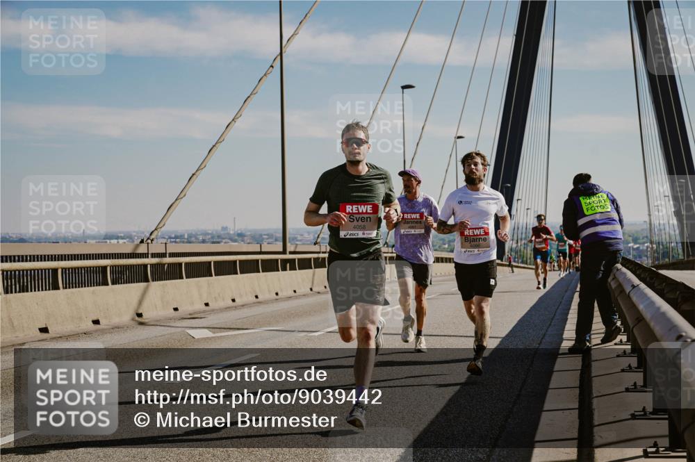 03.10.2025 - Köhlbrandbrückenlauf Michael Burmester http://msf.ph/oto/9039442 03.10.2025 12:19:22 Position 1 4058 meine-sportfotos.de