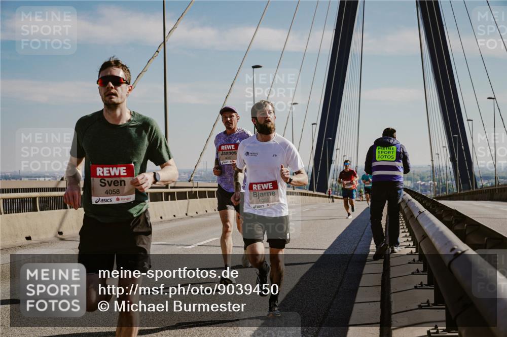 03.10.2025 - Köhlbrandbrückenlauf Michael Burmester http://msf.ph/oto/9039450 03.10.2025 12:19:23 Position 1 4058, 6086 meine-sportfotos.de