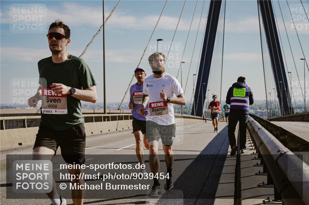 03.10.2025 - Köhlbrandbrückenlauf Michael Burmester http://msf.ph/oto/9039454 03.10.2025 12:19:23 Position 1 4058, 4087, 6086 meine-sportfotos.de