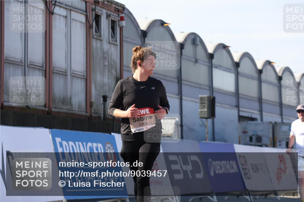 03.10.2025 - Köhlbrandbrückenlauf Luisa Fischer http://msf.ph/oto/9039457 03.10.2025 13:29:58 Ziel 4459, 4714, 4825, 5333, 5369, 5574, 5587, 5621, 5930, 5944, 6066, 6234, 6570, 6698 meine-sportfotos.de