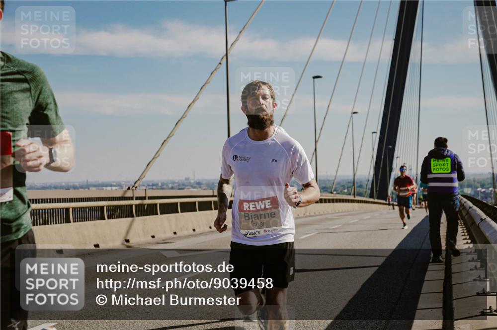 03.10.2025 - Köhlbrandbrückenlauf Michael Burmester http://msf.ph/oto/9039458 03.10.2025 12:19:23 Position 1 6086 meine-sportfotos.de
