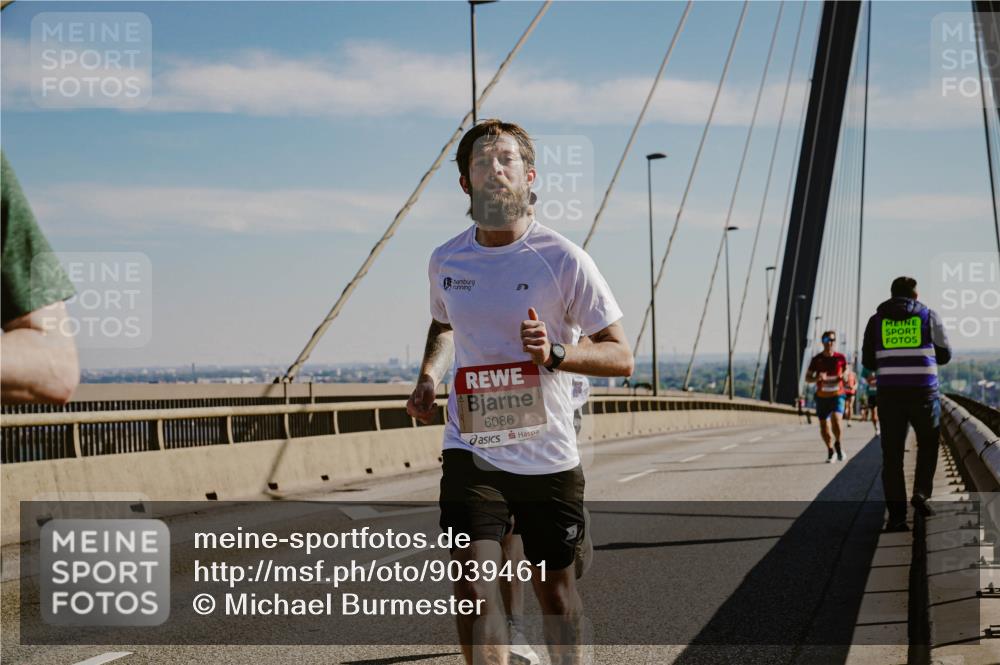 03.10.2025 - Köhlbrandbrückenlauf Michael Burmester http://msf.ph/oto/9039461 03.10.2025 12:19:24 Position 1 6086 meine-sportfotos.de