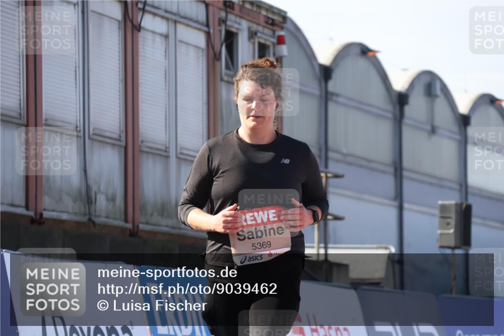 03.10.2025 - Köhlbrandbrückenlauf Luisa Fischer http://msf.ph/oto/9039462 03.10.2025 13:29:59 Ziel 4459, 4714, 4825, 5369, 5587, 5621, 5930, 5944, 6066, 6234, 6570, 6698 meine-sportfotos.de