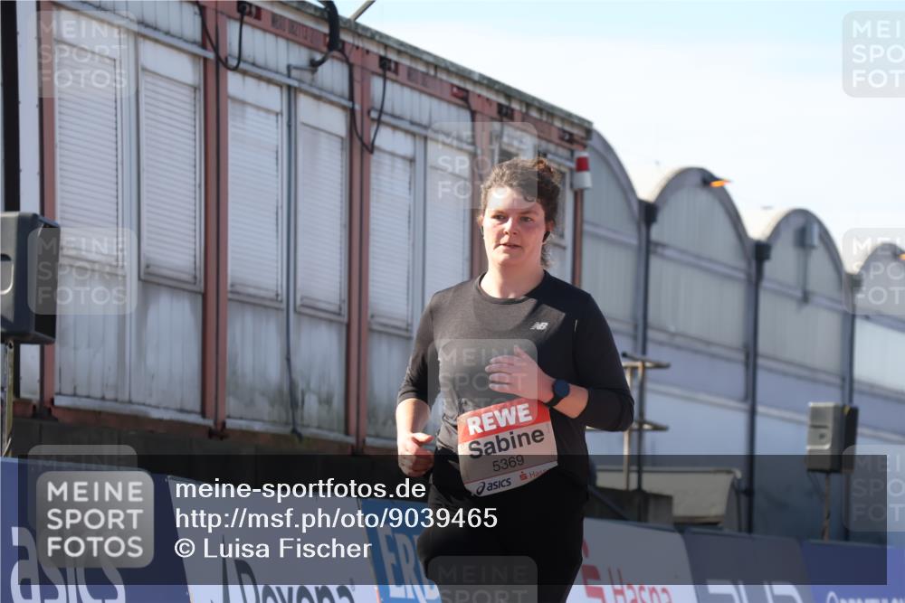 03.10.2025 - Köhlbrandbrückenlauf Luisa Fischer http://msf.ph/oto/9039465 03.10.2025 13:29:59 Ziel 4459, 4714, 4825, 5369, 5587, 5621, 5930, 5944, 6066, 6234, 6570, 6698 meine-sportfotos.de
