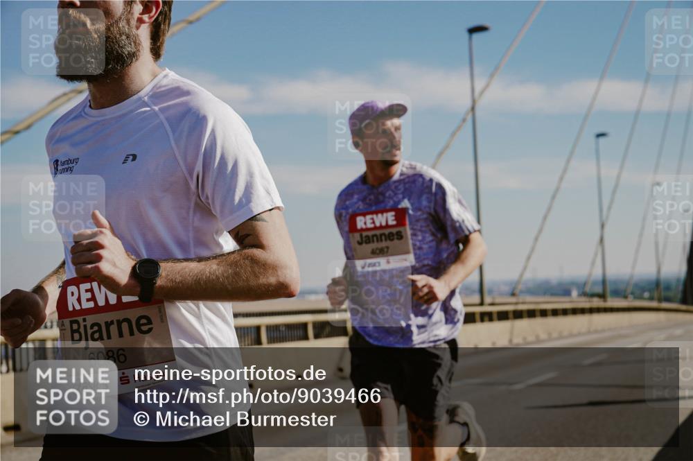 03.10.2025 - Köhlbrandbrückenlauf Michael Burmester http://msf.ph/oto/9039466 03.10.2025 12:19:24 Position 1 6086, 4087 meine-sportfotos.de
