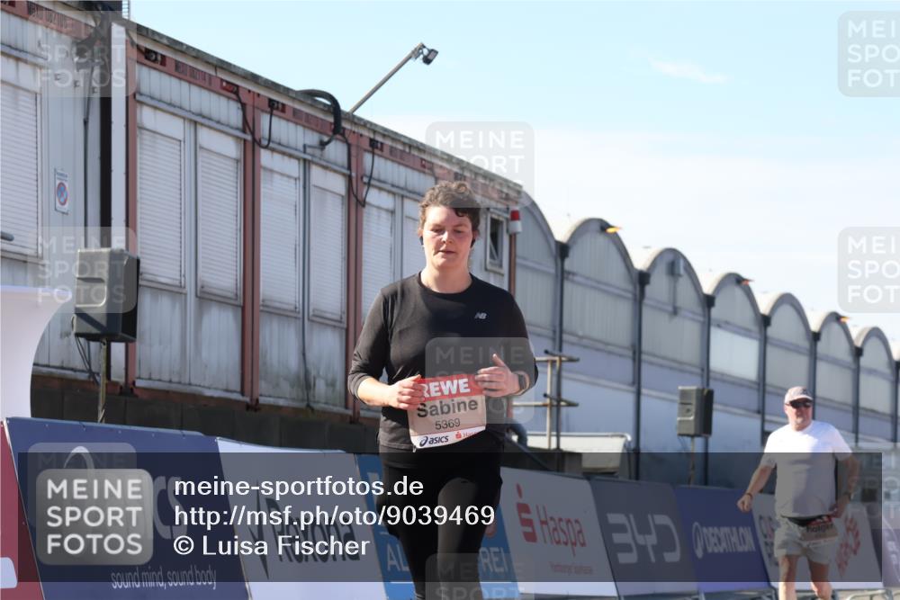 03.10.2025 - Köhlbrandbrückenlauf Luisa Fischer http://msf.ph/oto/9039469 03.10.2025 13:29:59 Ziel 4459, 4714, 4825, 5369, 5587, 5621, 5930, 5944, 6066, 6234, 6570, 6698 meine-sportfotos.de
