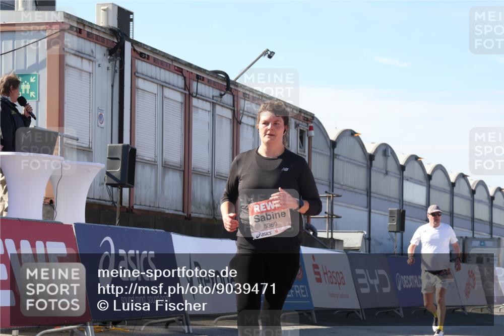 03.10.2025 - Köhlbrandbrückenlauf Luisa Fischer http://msf.ph/oto/9039471 03.10.2025 13:30:00 Ziel 4459, 4714, 4825, 5369, 5587, 5621, 5930, 5944, 6066, 6234, 6570, 6698 meine-sportfotos.de