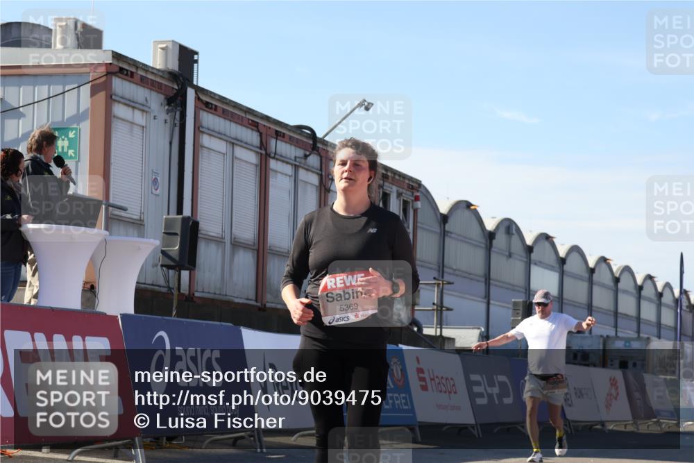 03.10.2025 - Köhlbrandbrückenlauf Luisa Fischer http://msf.ph/oto/9039475 03.10.2025 13:30:00 Ziel 4459, 4714, 4825, 5369, 5587, 5621, 5930, 5944, 6066, 6234, 6570, 6698 meine-sportfotos.de