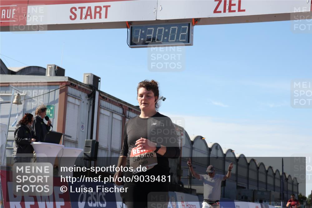 03.10.2025 - Köhlbrandbrückenlauf Luisa Fischer http://msf.ph/oto/9039481 03.10.2025 13:30:01 Ziel 4459, 4825, 5369, 5398, 5587, 5621, 5930, 5944, 6234, 6570, 6698 meine-sportfotos.de