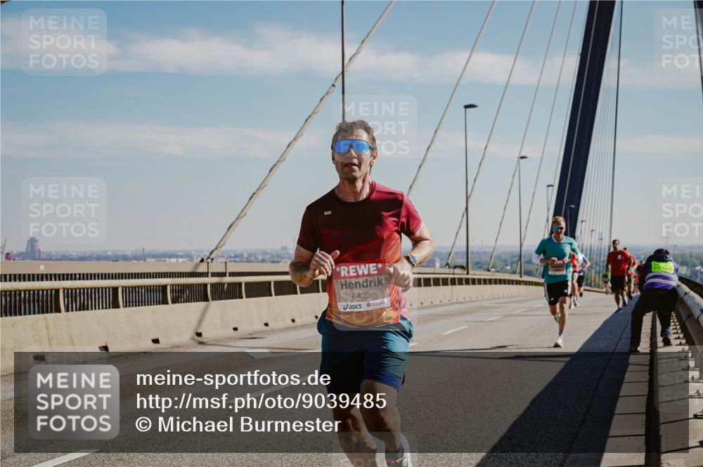 03.10.2025 - Köhlbrandbrückenlauf Michael Burmester http://msf.ph/oto/9039485 03.10.2025 12:19:29 Position 1 6422 meine-sportfotos.de